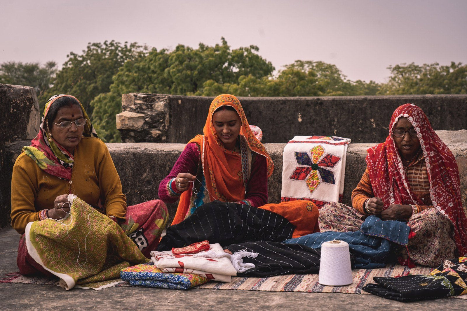 barefoot college, tilonia, rajasthan, hatheli sansthan, handmade, fabriclore, home furnishing, home decor, artisans