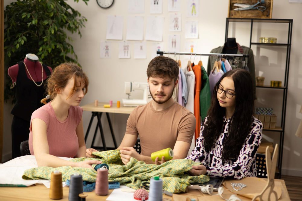 Small Fashion Startups Can Win With Smart Sourcing Strategies in the USA - Fabriclore