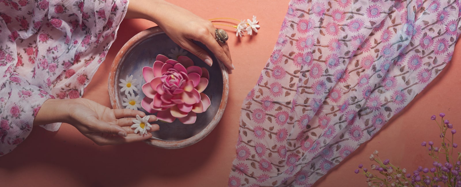 Contemporary Weaves - Fabriclore