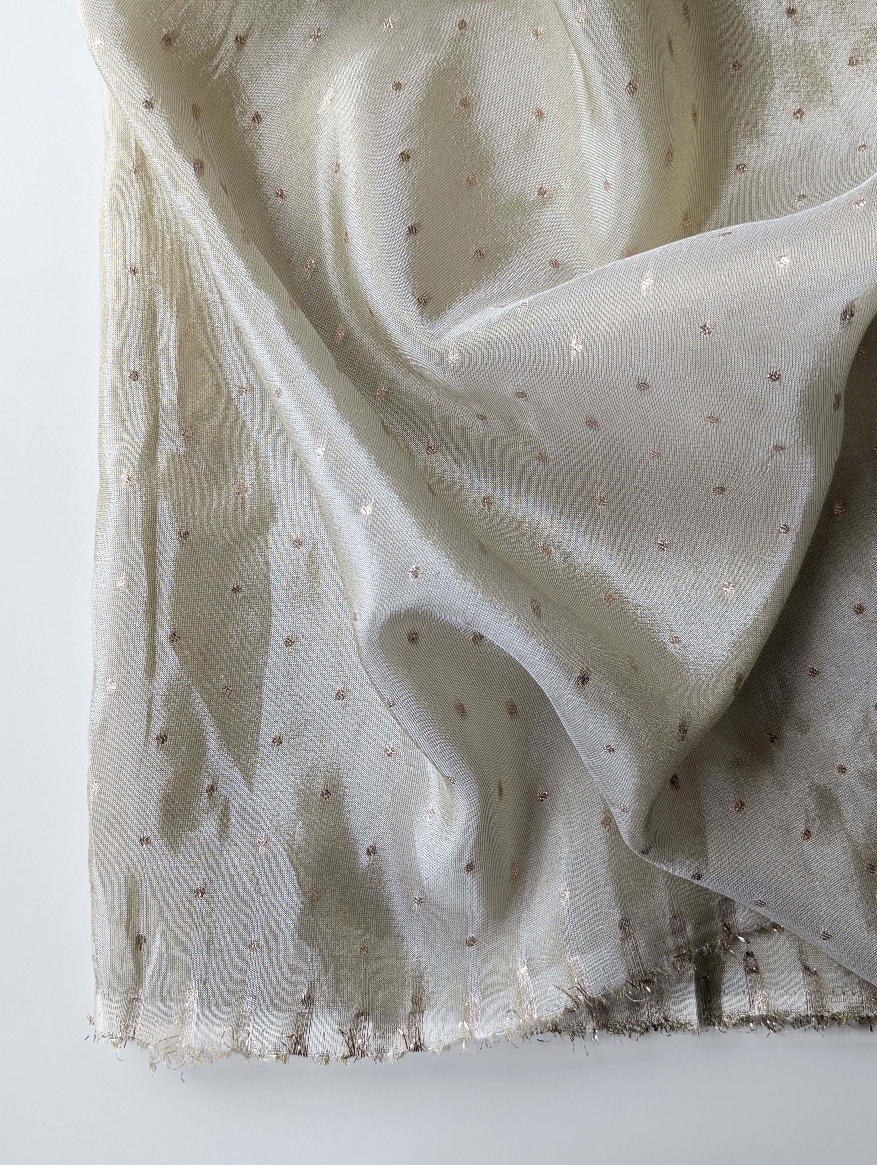 65 Gram Viscose Gold Tissue Jacquard Fabric 46"