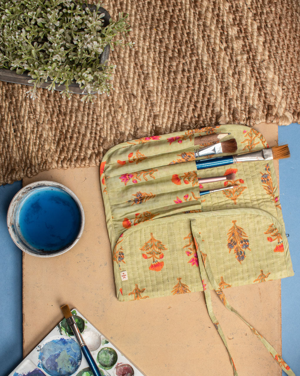 Handcrafted Brush Holder - Fabriclore.com