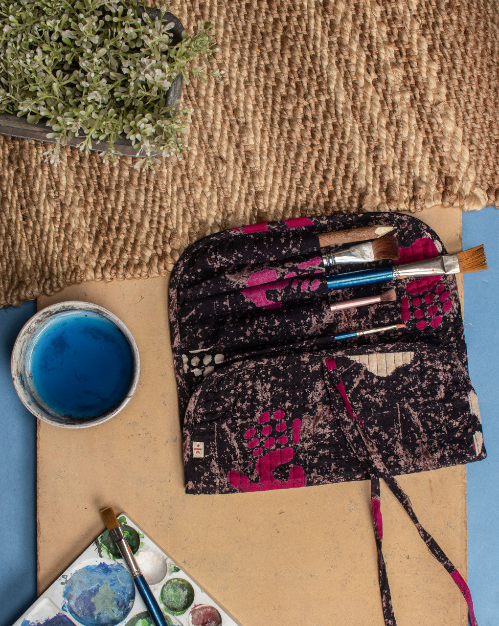 Handcrafted Brush Holder - Fabriclore.com