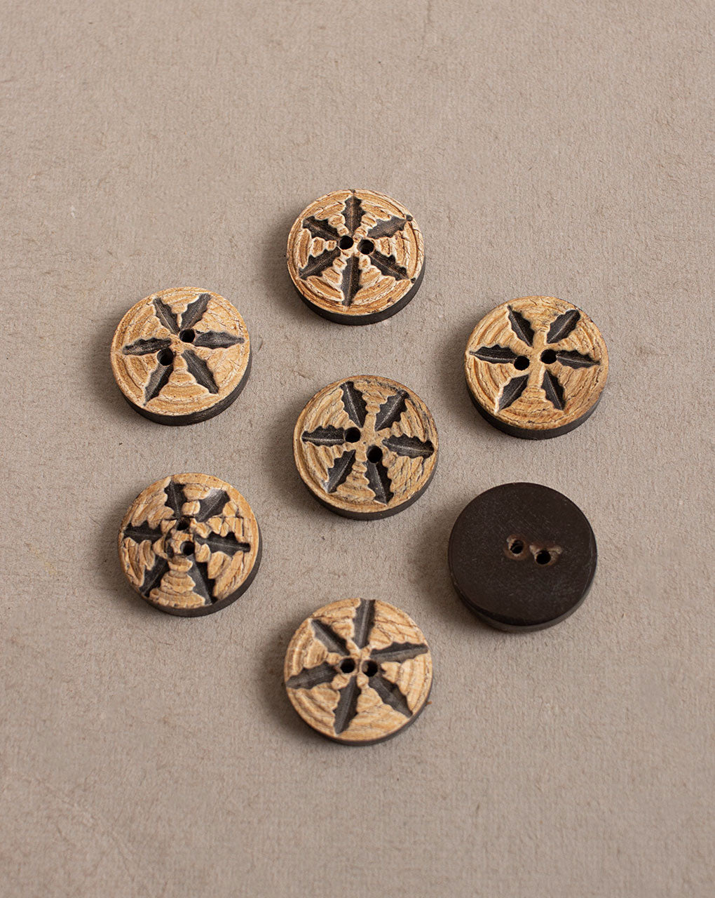 Hand Carved Horn Button ( Single Piece ) - Fabriclore.com