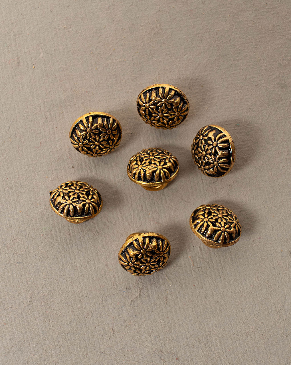 Antique Metal Casting Button ( Set Of 6 ) - Fabriclore.com