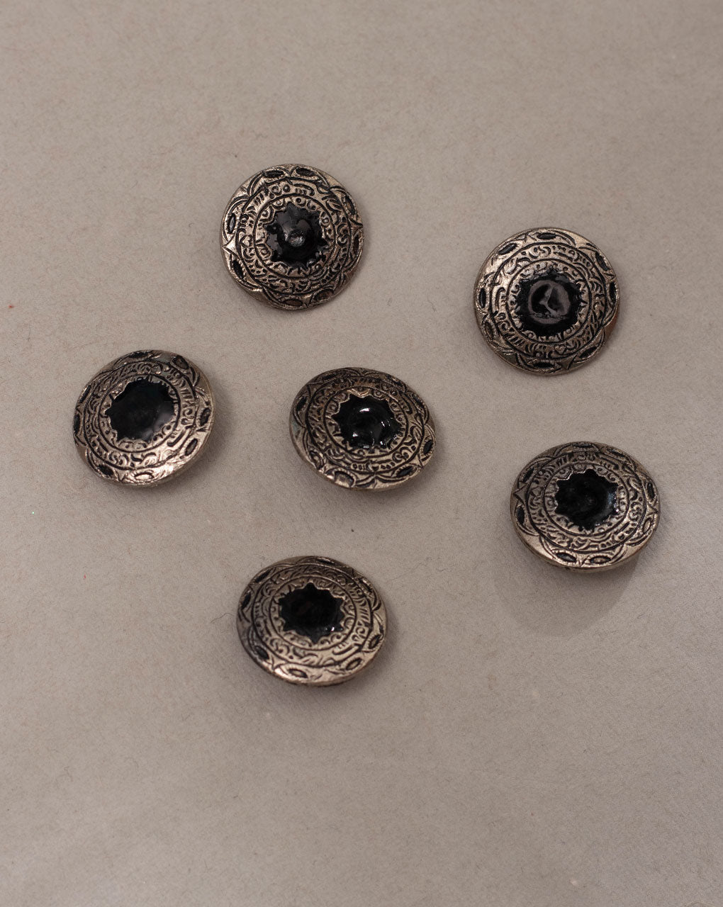 Antique Metal Casting Button ( Set Of 6 ) - Fabriclore.com