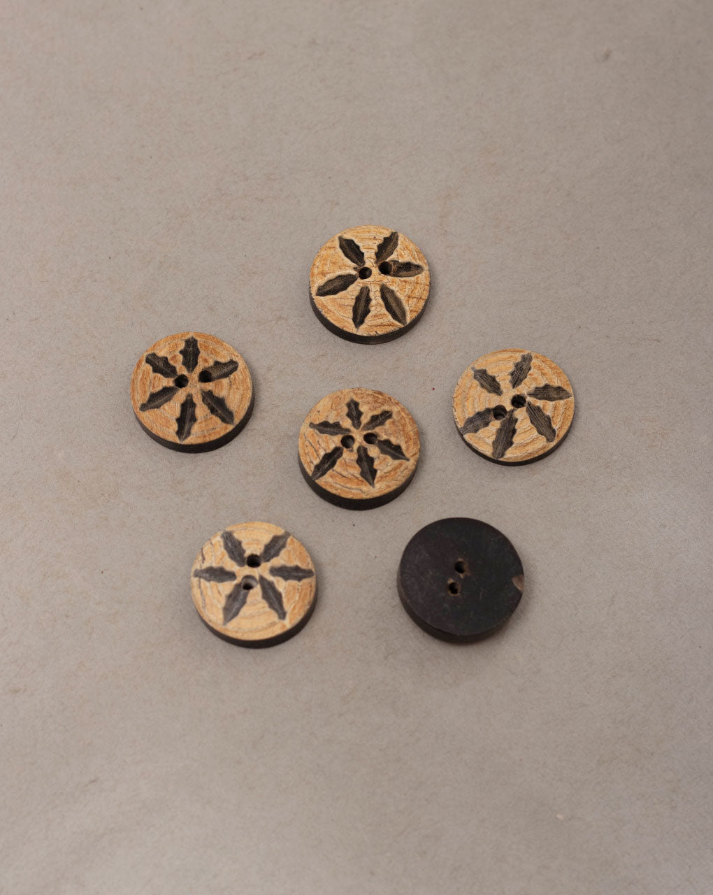 Engraved Horn Buttons ( Set Of 6 ) - Fabriclore.com