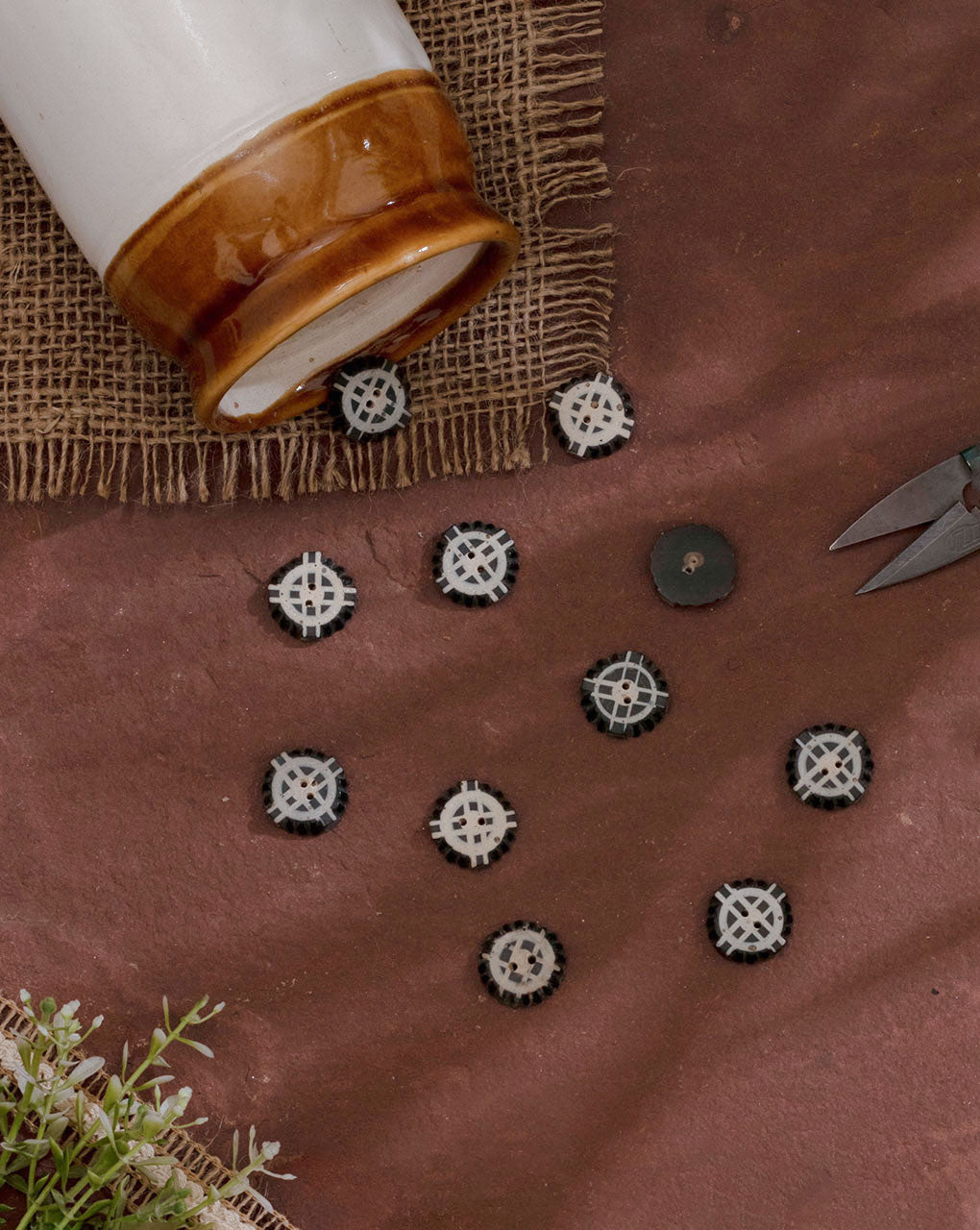 Hand Carved Horn Button ( Set Of 6 ) - Fabriclore.com