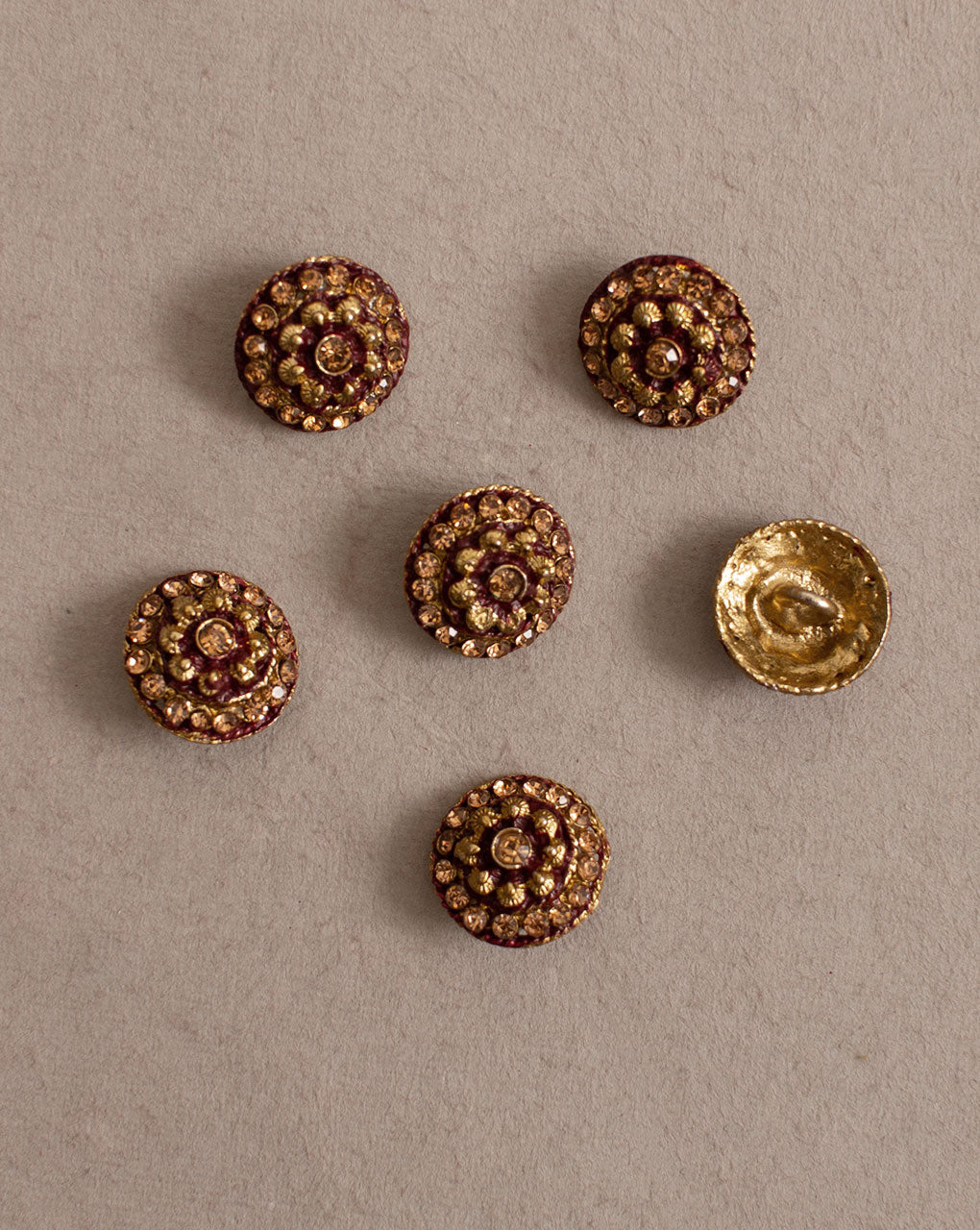 Antique Metal Casting Button ( Set Of 4 ) - Fabriclore.com