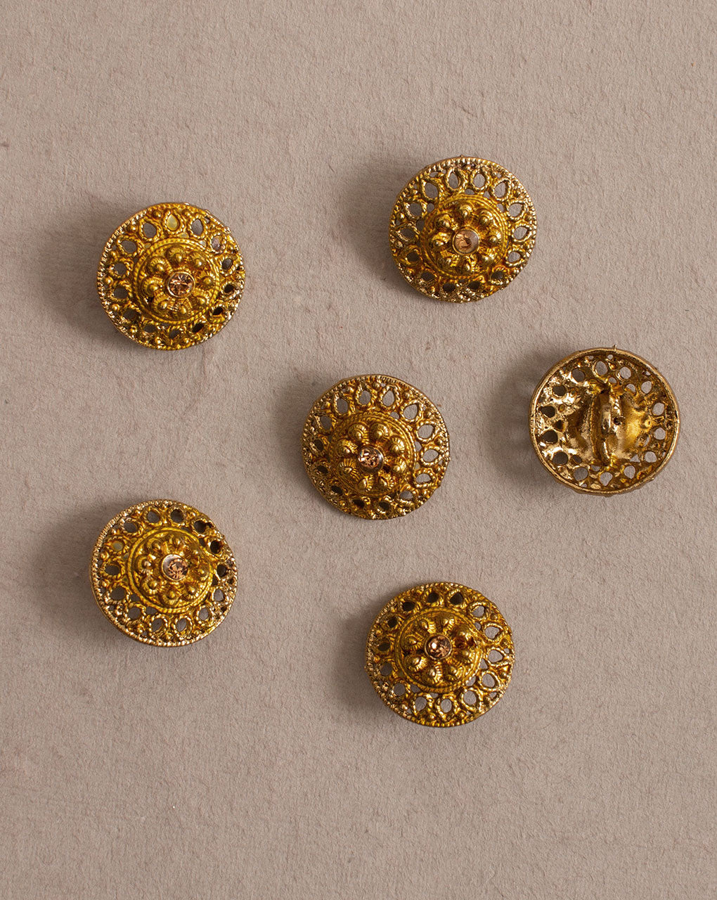 Antique Metal Casting Button ( Set Of 4 ) - Fabriclore.com