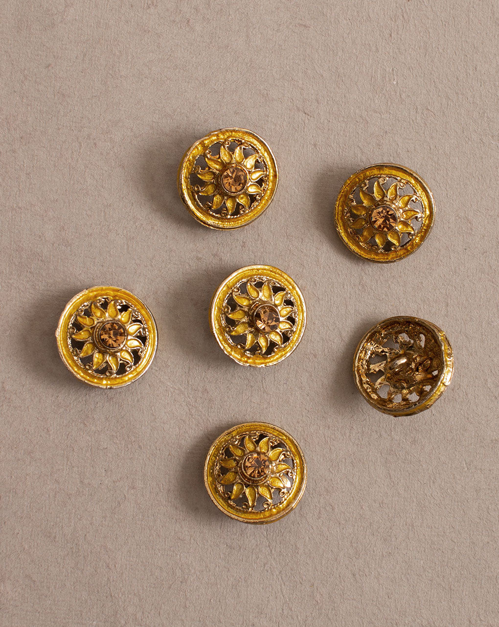 Antique Metal Casting Button ( Set Of 4 ) - Fabriclore.com