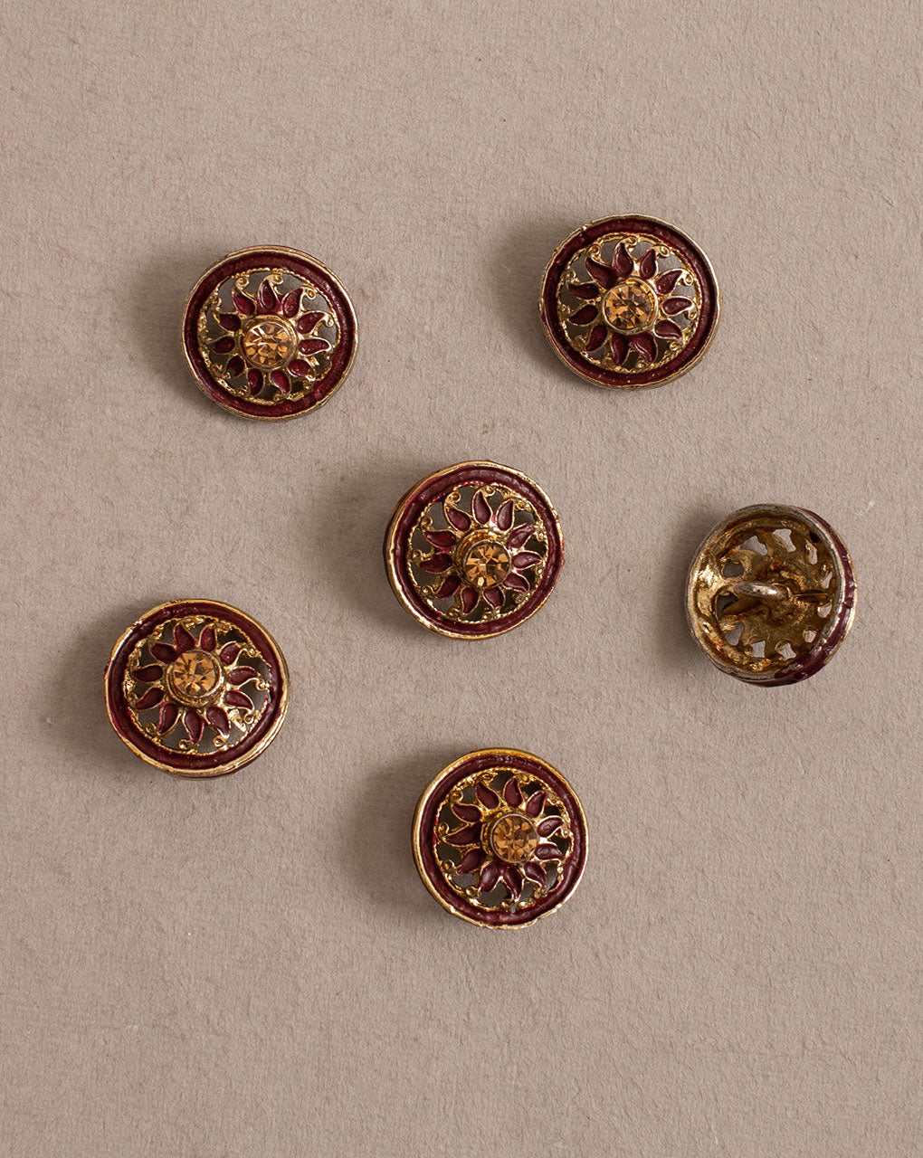 Antique Metal Casting Button ( Set Of 4 ) - Fabriclore.com