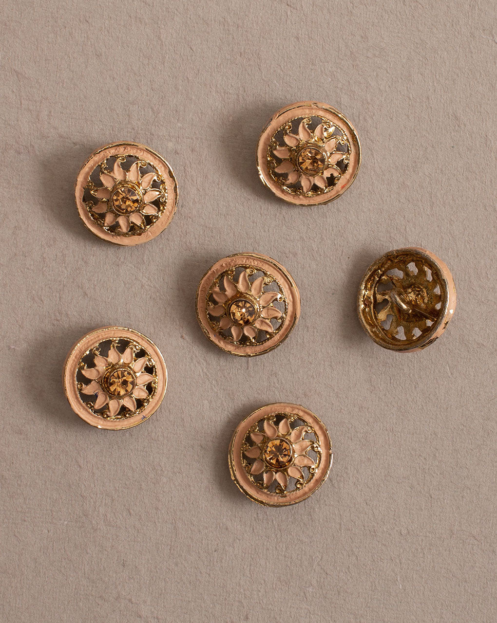 Antique Metal Casting Button ( Set Of 4 ) - Fabriclore.com