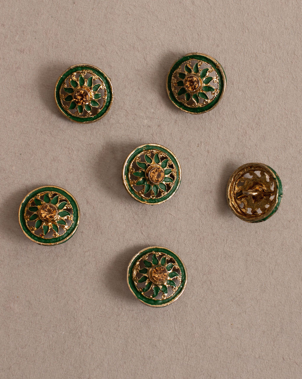 Antique Metal Casting Button ( Set Of 4 ) - Fabriclore.com