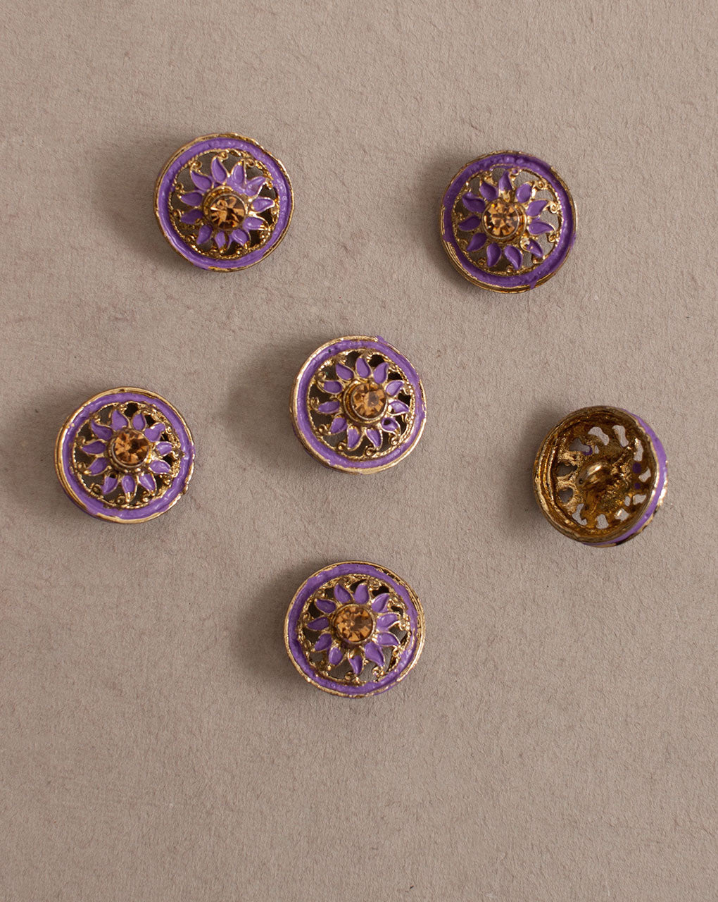 Antique Metal Casting Button ( Set Of 4 ) - Fabriclore.com