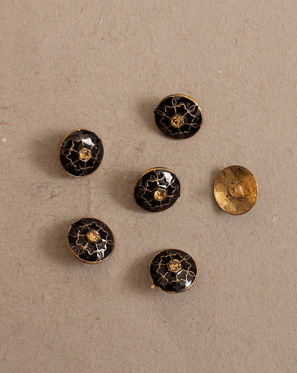 Antique Metal Casting Button ( Set Of 4 ) - Fabriclore.com