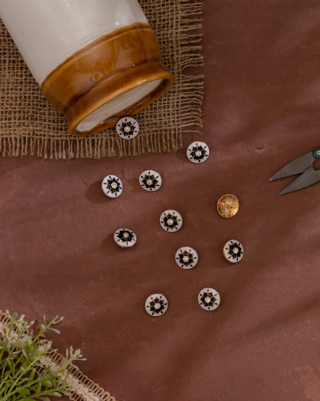 Antique Metal Casting Button ( Set Of 4 ) - Fabriclore.com