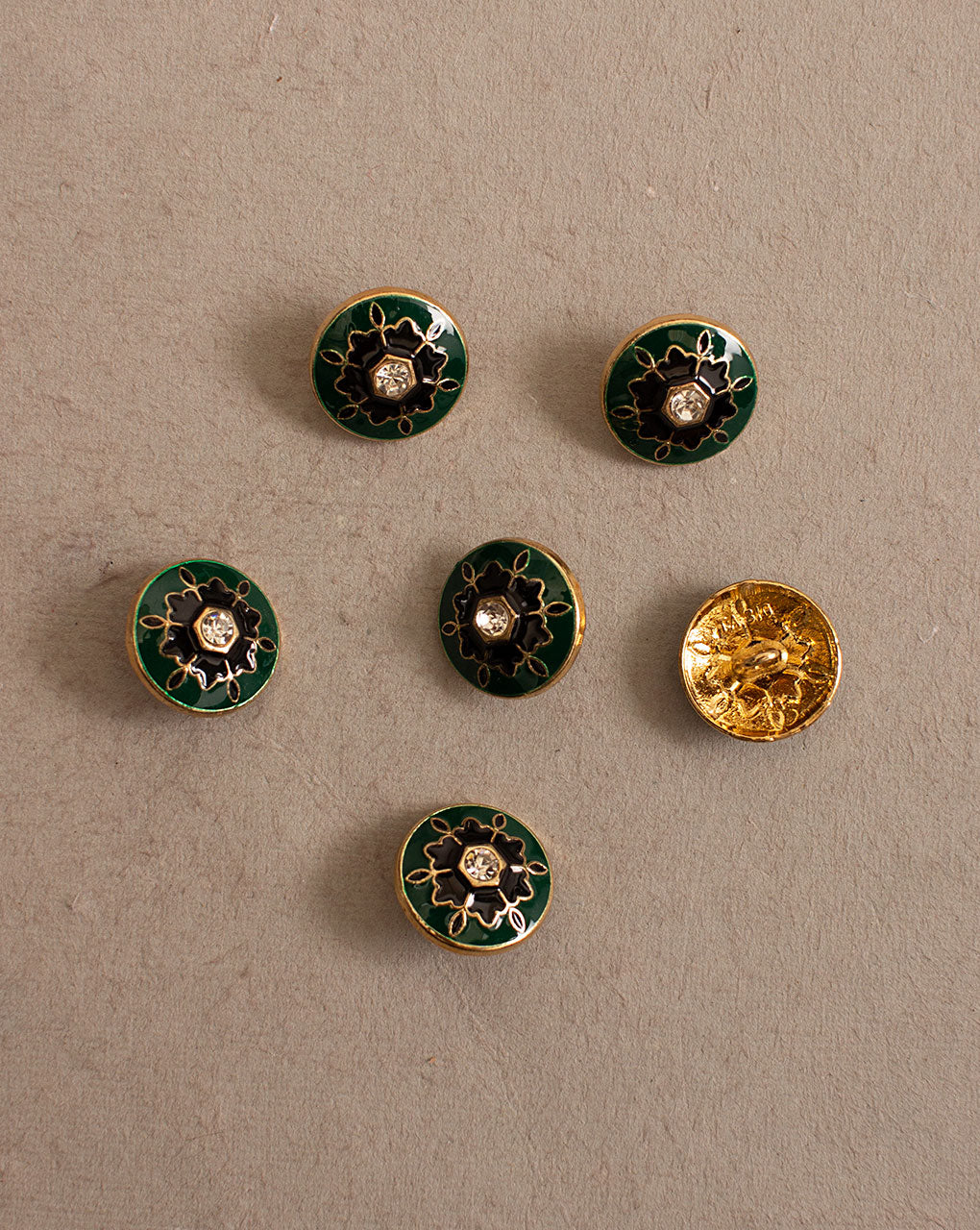 Antique Metal Casting Button ( Set Of 4 ) - Fabriclore.com