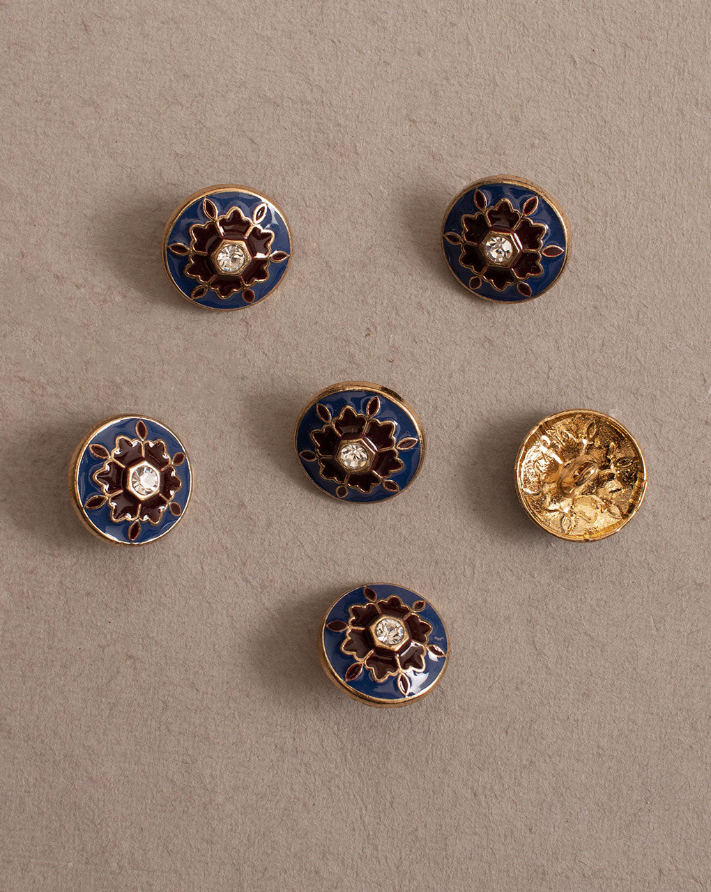 Antique Metal Casting Button ( Set Of 4 ) - Fabriclore.com