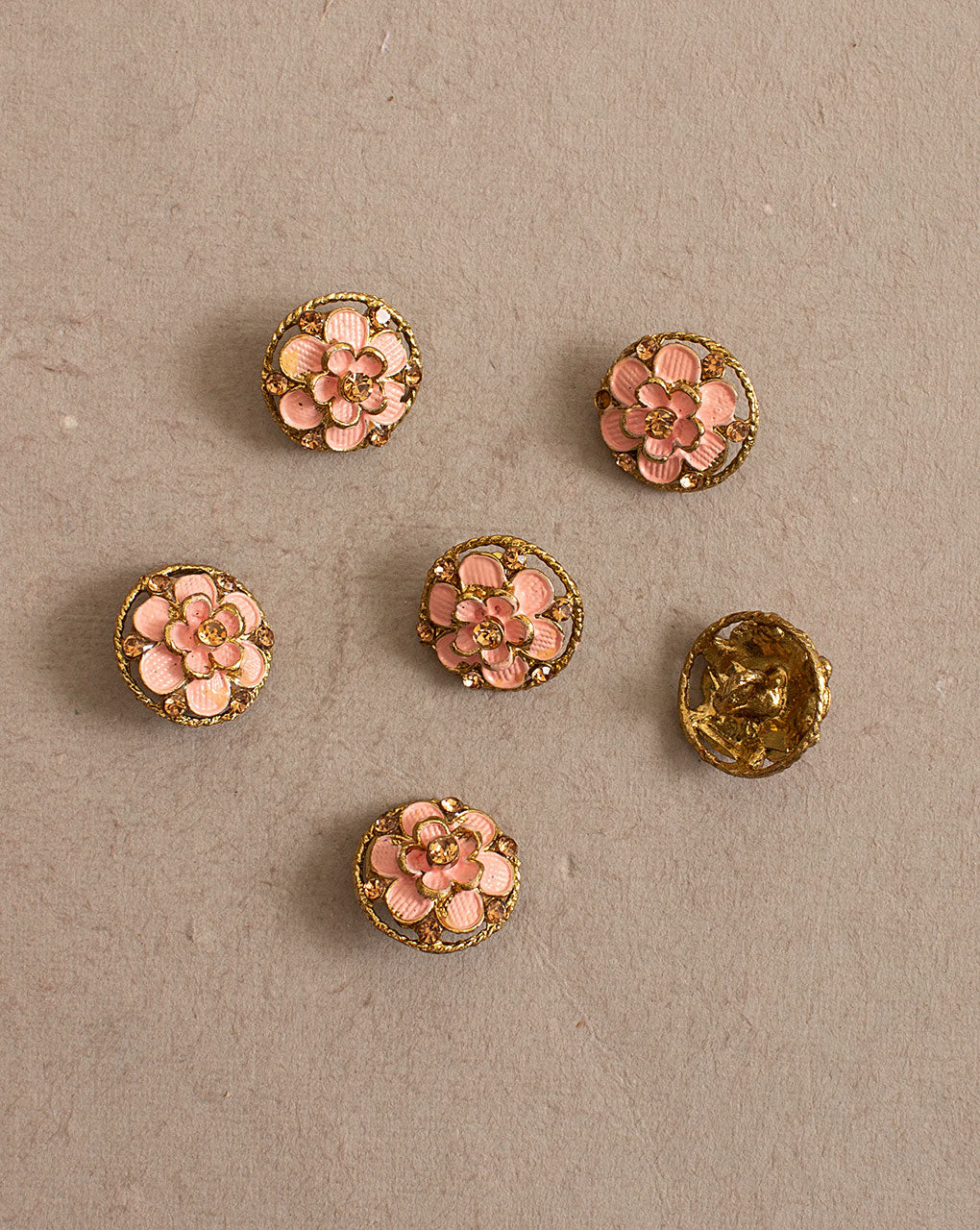 Antique Metal Casting Button ( Set Of 4 ) - Fabriclore.com