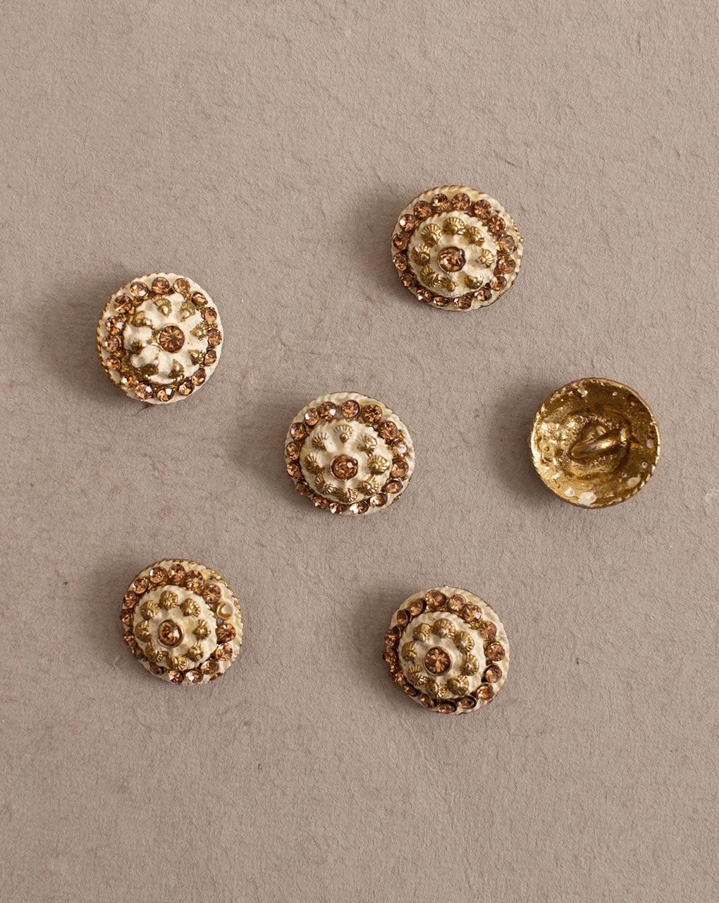 Antique Metal Casting Button ( Set Of 4 ) - Fabriclore.com