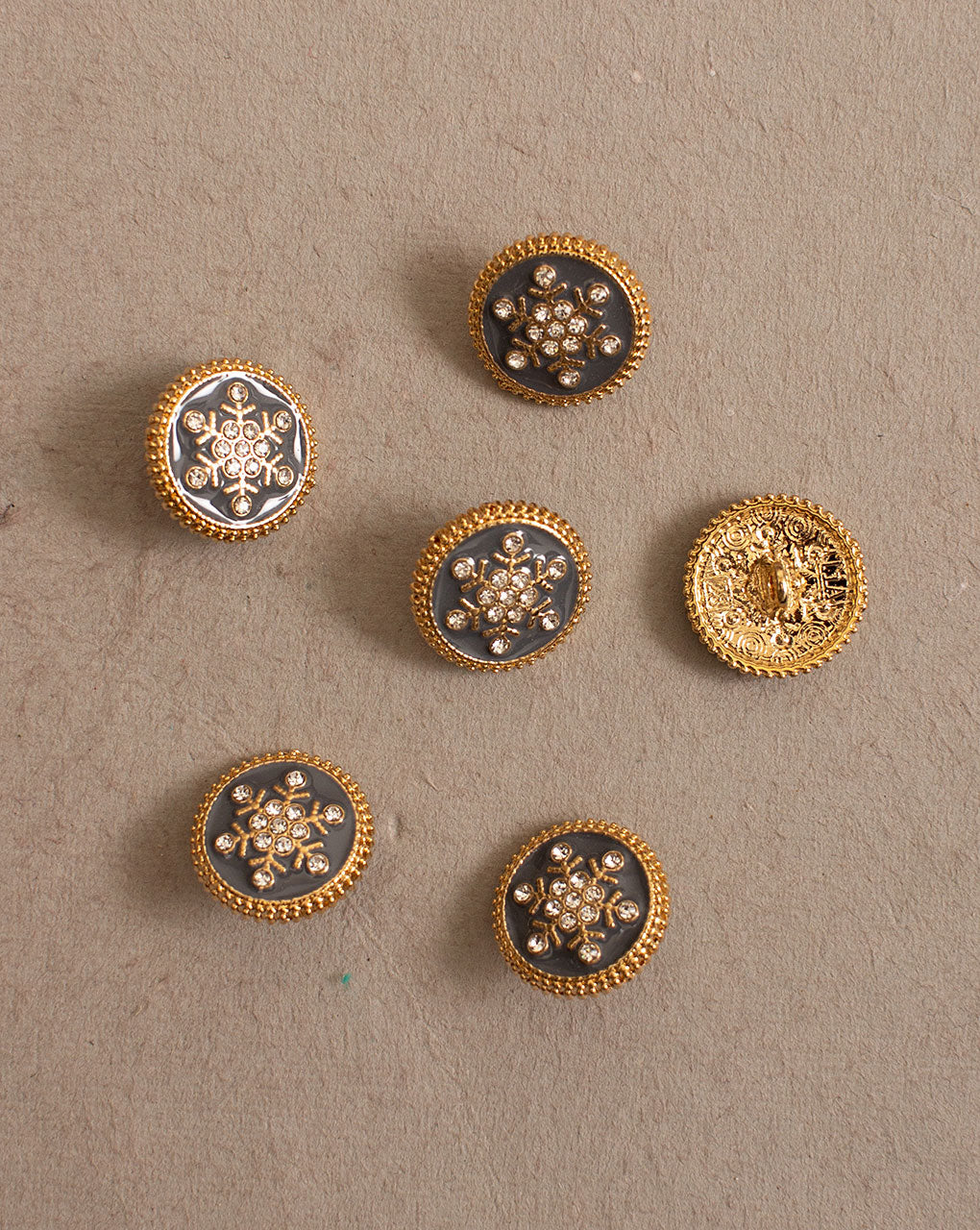 Antique Metal Casting Button ( Set Of 4 ) - Fabriclore.com