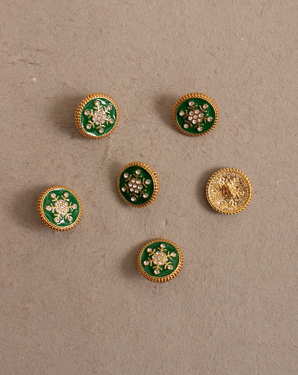 Antique Metal Casting Button ( Set Of 4 ) - Fabriclore.com