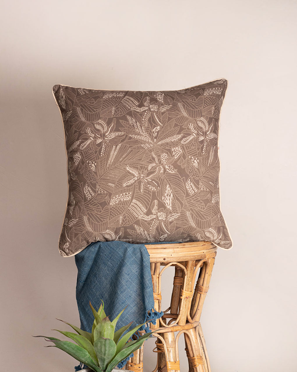 Hand Crafted Kashish Cotton Cushion Cover ( 18X18 Inches ) - Fabriclore.com