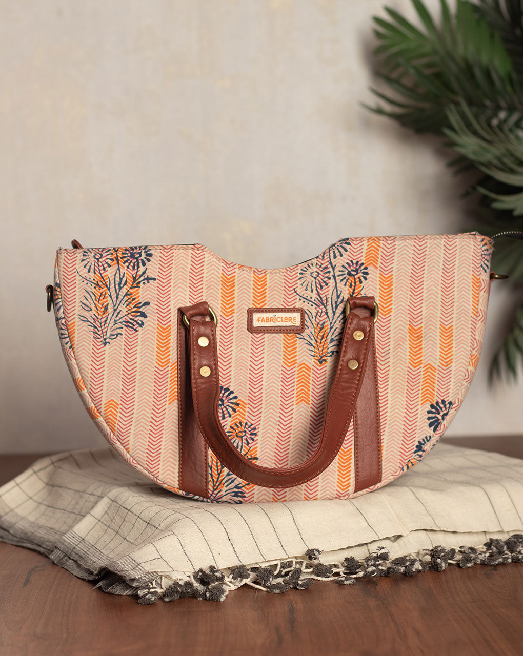 Half-moon Handbag - Fabriclore.com