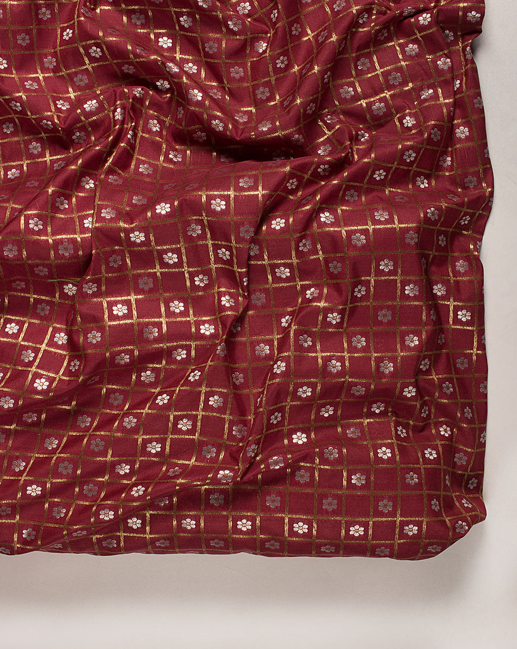 Floral Zari Jacquard Banarasi Taffeta Silk Fabric