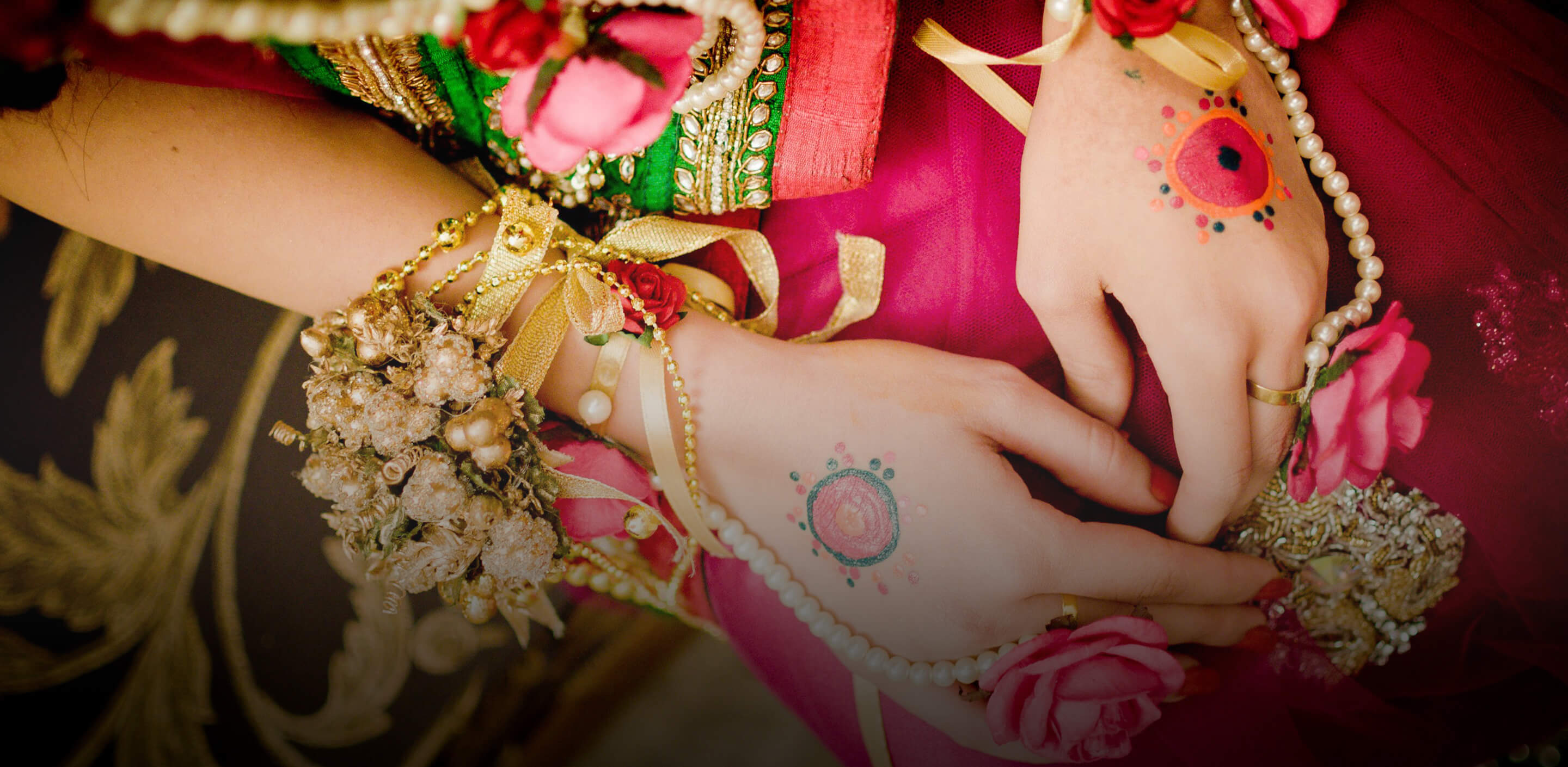 Premium Photo | Beautiful indian girl hindu woman model with wedding dress  & jewelry.