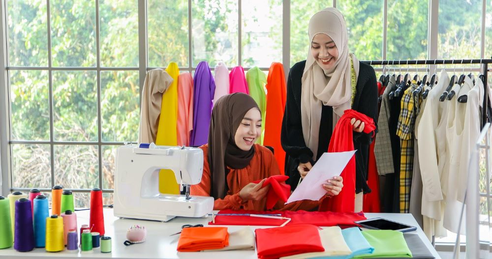 How to Start a Clothing Business in the United Arab Emirates (UAE) (2025)