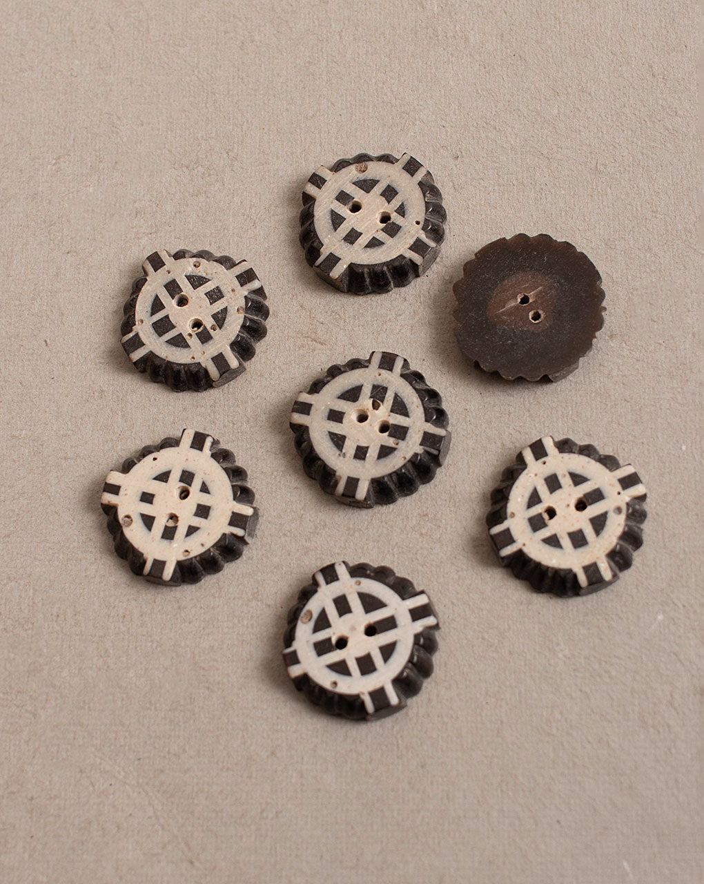 Hand Carved Horn Button ( Set Of 6 ) - Fabriclore.com