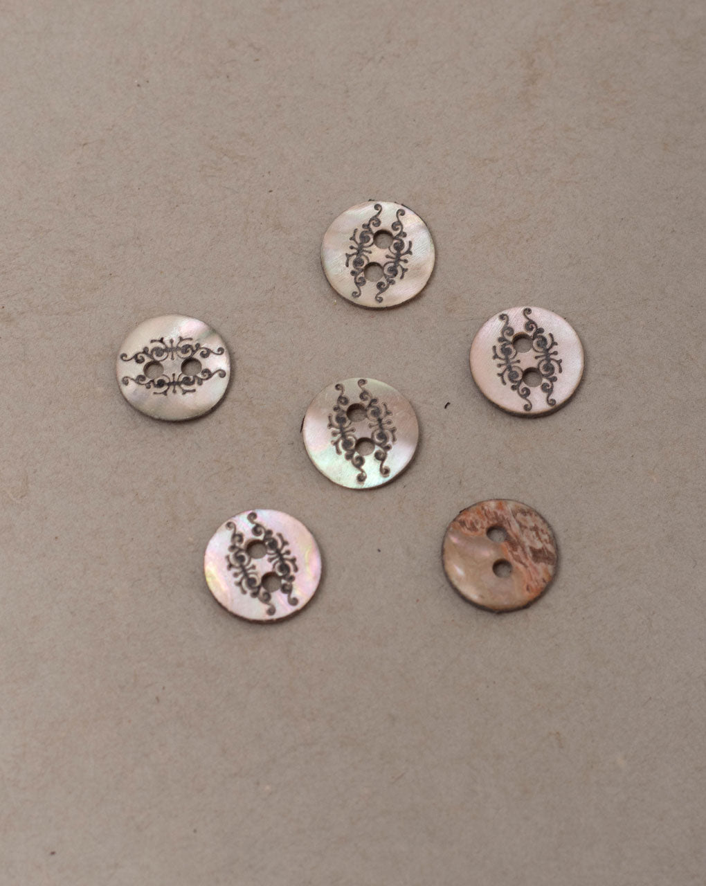 Engraved Natural Shell Buttons ( Set Of 6 ) - Fabriclore.com