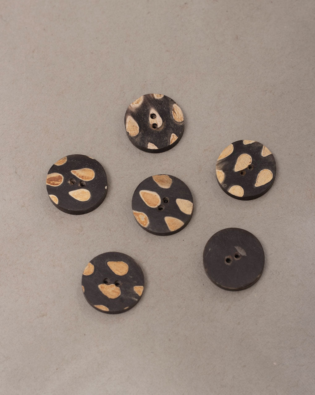 Engraved Horn Buttons ( Set Of 6 ) - Fabriclore.com