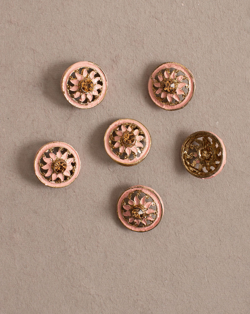 Antique Metal Casting Button ( Set Of 4 ) - Fabriclore.com