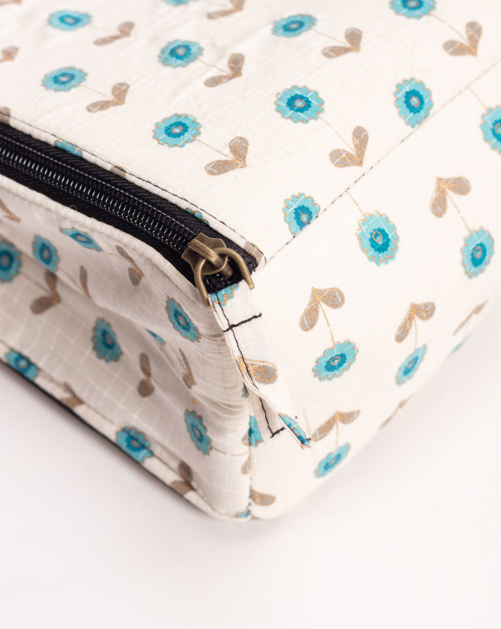 Floral Fabric Purse - Vintage Boho Bag - Ornate Stylish Minimalist Design  Metal Handle Purse