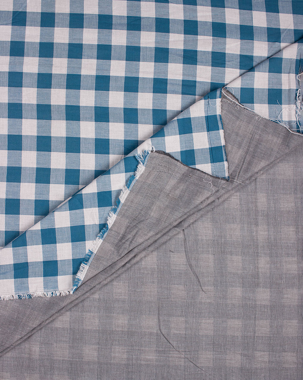 Gingham Checks Woven Reversible Cotton Fabric ( Width 56 Inch ) - Fabriclore.com