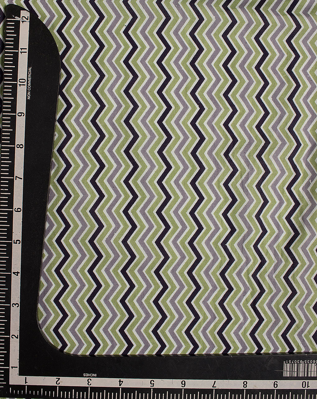 ( Pre Cut 95 CM ) Chevron Screen Print Cotton Fabric