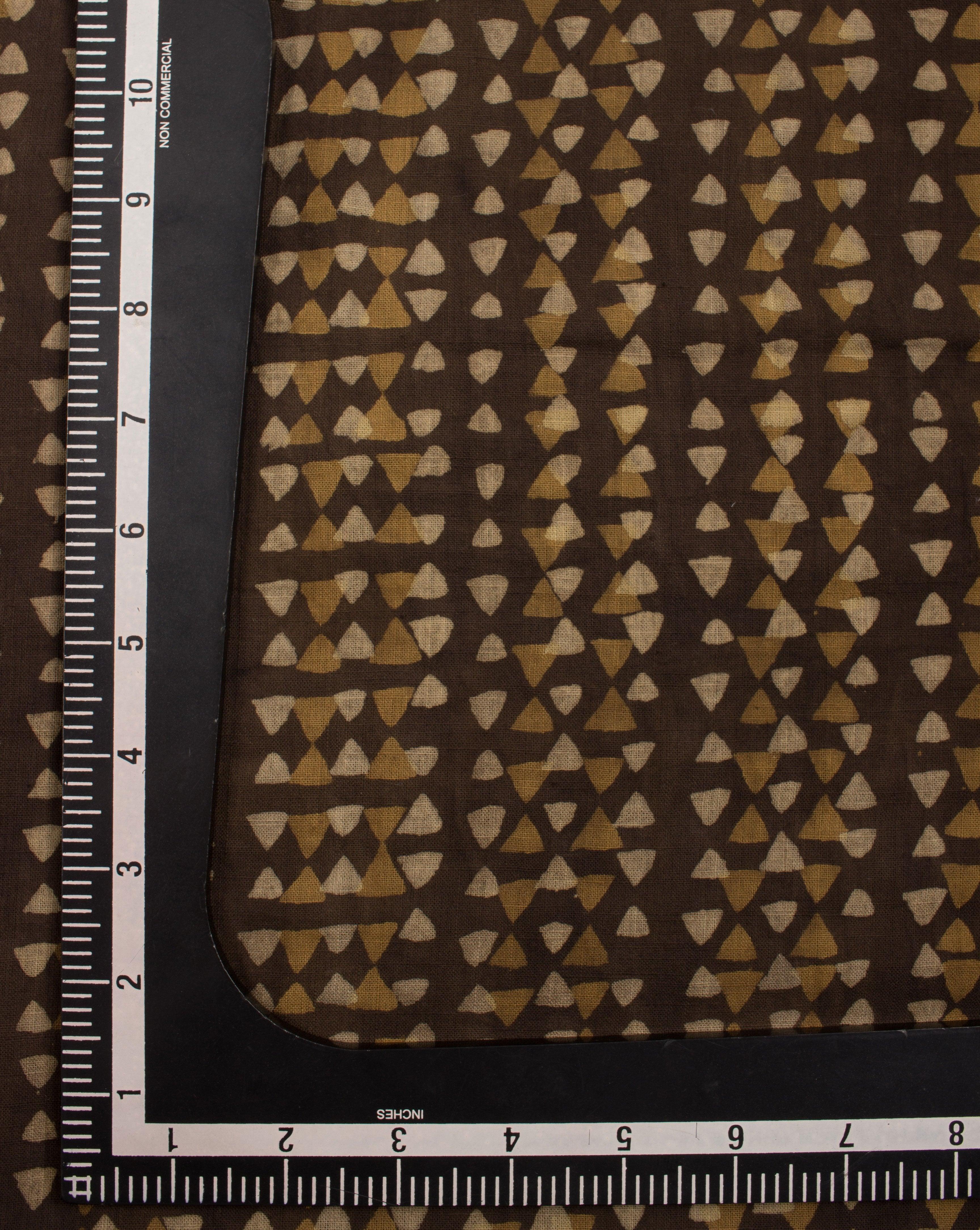 ( Pre-Cut 1 MTR ) Geometric Pattern Akola Hand Block Slub Cotton Fabric - Fabriclore.com
