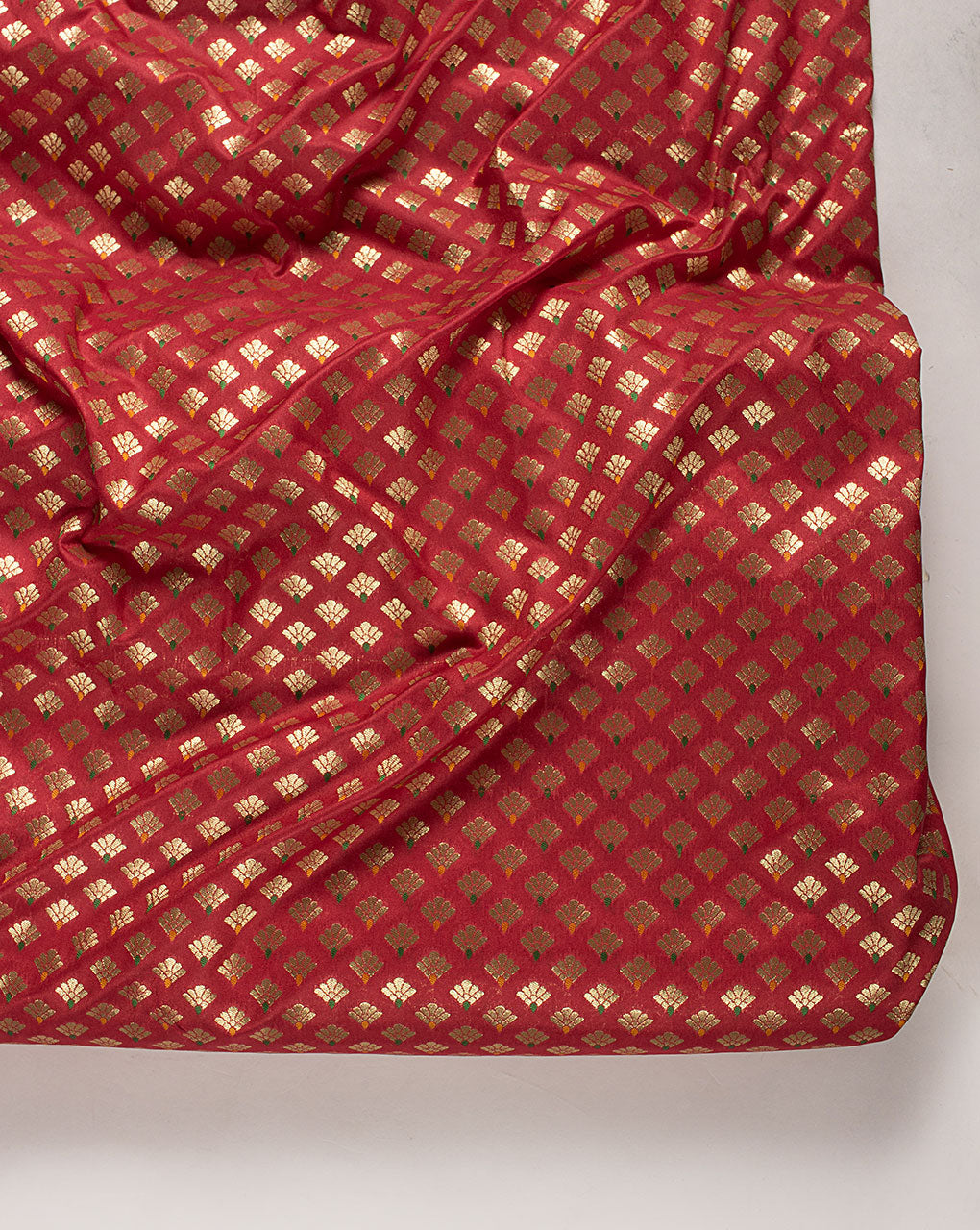 ( Pre Cut 1.75 MTR ) Zari Jacquard Banarasi Taffeta Silk Fabric